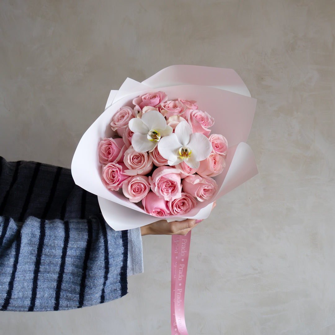 Rosas y Orquídeas en Rosa