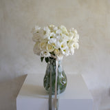 Rosas y Lisianthus en Jarrón