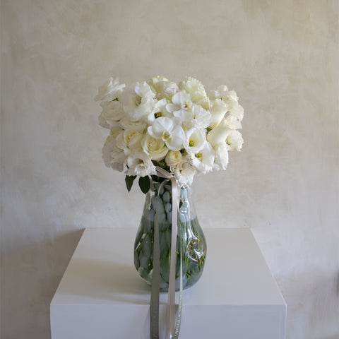 Rosas y Lisianthus en Jarrón