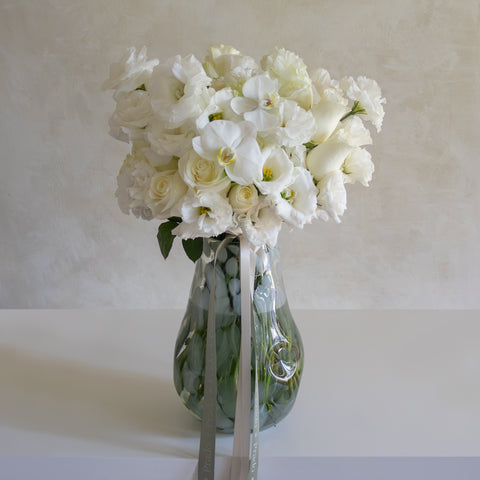Rosas y Lisianthus en Jarrón