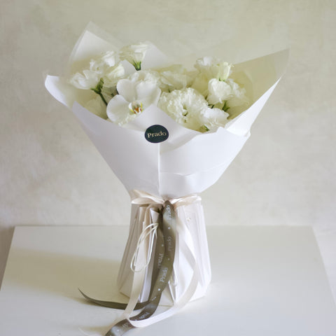 Rosas y Lisianthus blanco