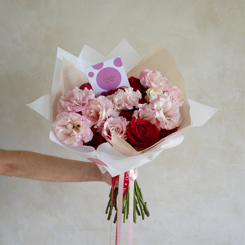 Rosas y Lisianthus Rojo
